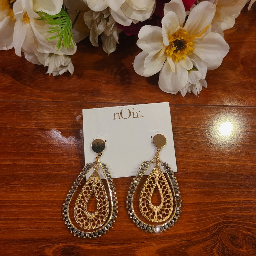 Noir Dangling Tear Drop Earrings